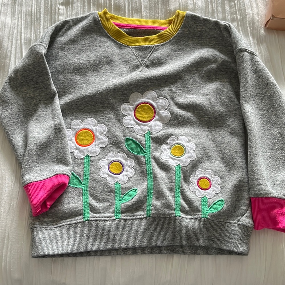 Flower grey sweatshirt.